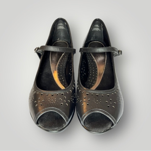 White Mountain • Black Laser Cut Leather Peep Toe Mary Jane Platforms • Size 7 - Picture 5 of 7